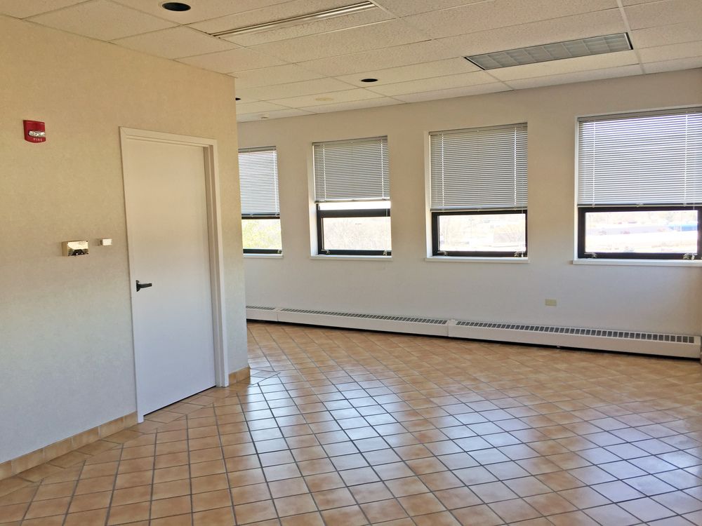 PNC BANK BUILDING: 1100 W Glen Ave, Peoria, IL 61614